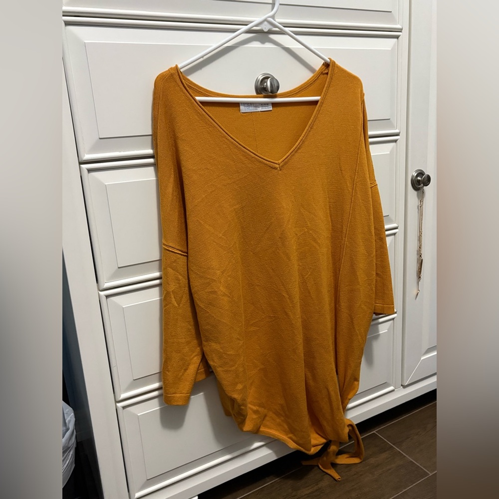 Time and Tru Yellow Oversized V-Neck Sweatshirt